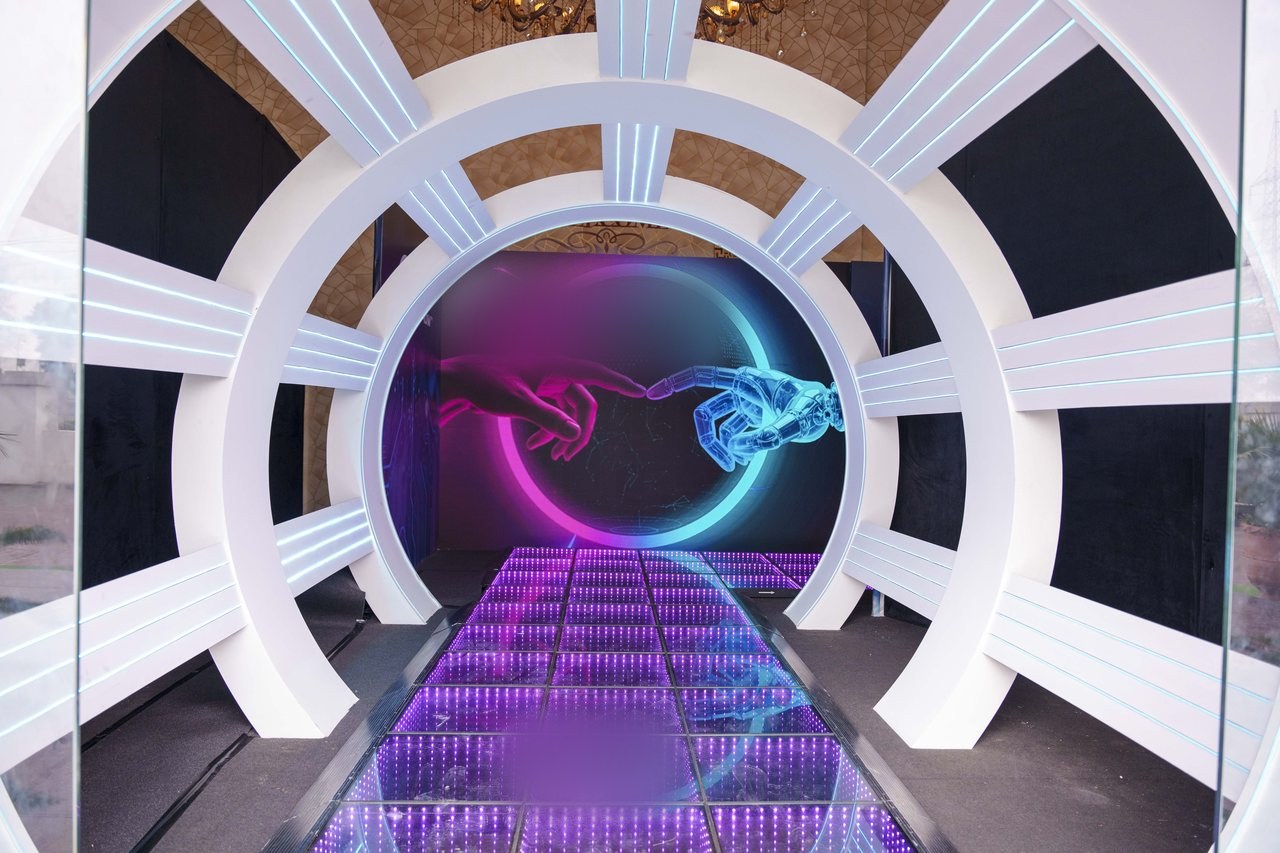 Circular portal over an infinity floor