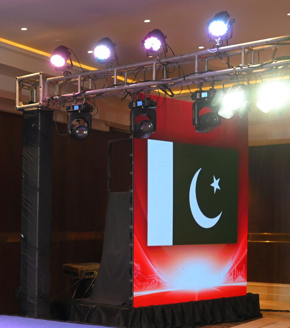 Truss rig and LED flag screen
